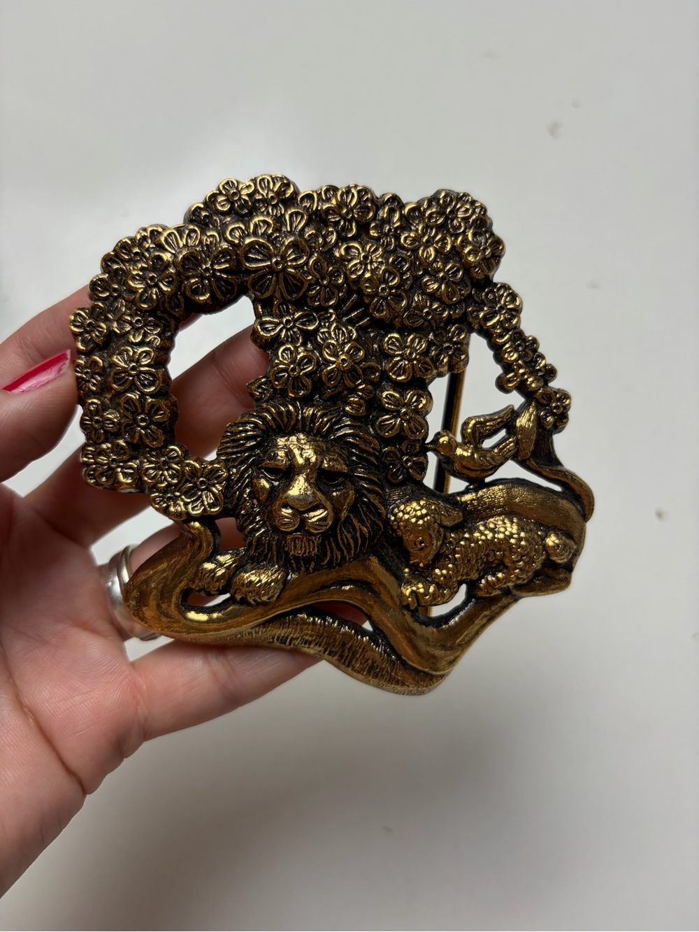 Buxton 1971 lion and lamb belt buckle
